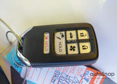 2018 Honda Clarity Plug-In Hybrid Touring z USA, uszkodzony, nr VIN JHMZC5F30JC000298